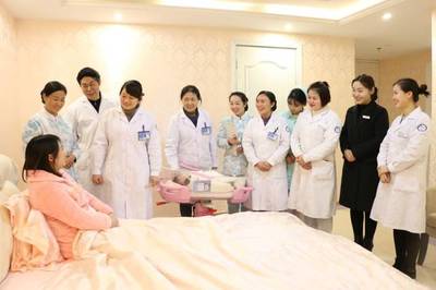 上萬(wàn)元請(qǐng)?jiān)律┻€要提前半年約？不如來(lái)宜春仁德，體驗(yàn)專(zhuān)業(yè)無(wú)憂(yōu)的“月子女王”式母嬰護(hù)理